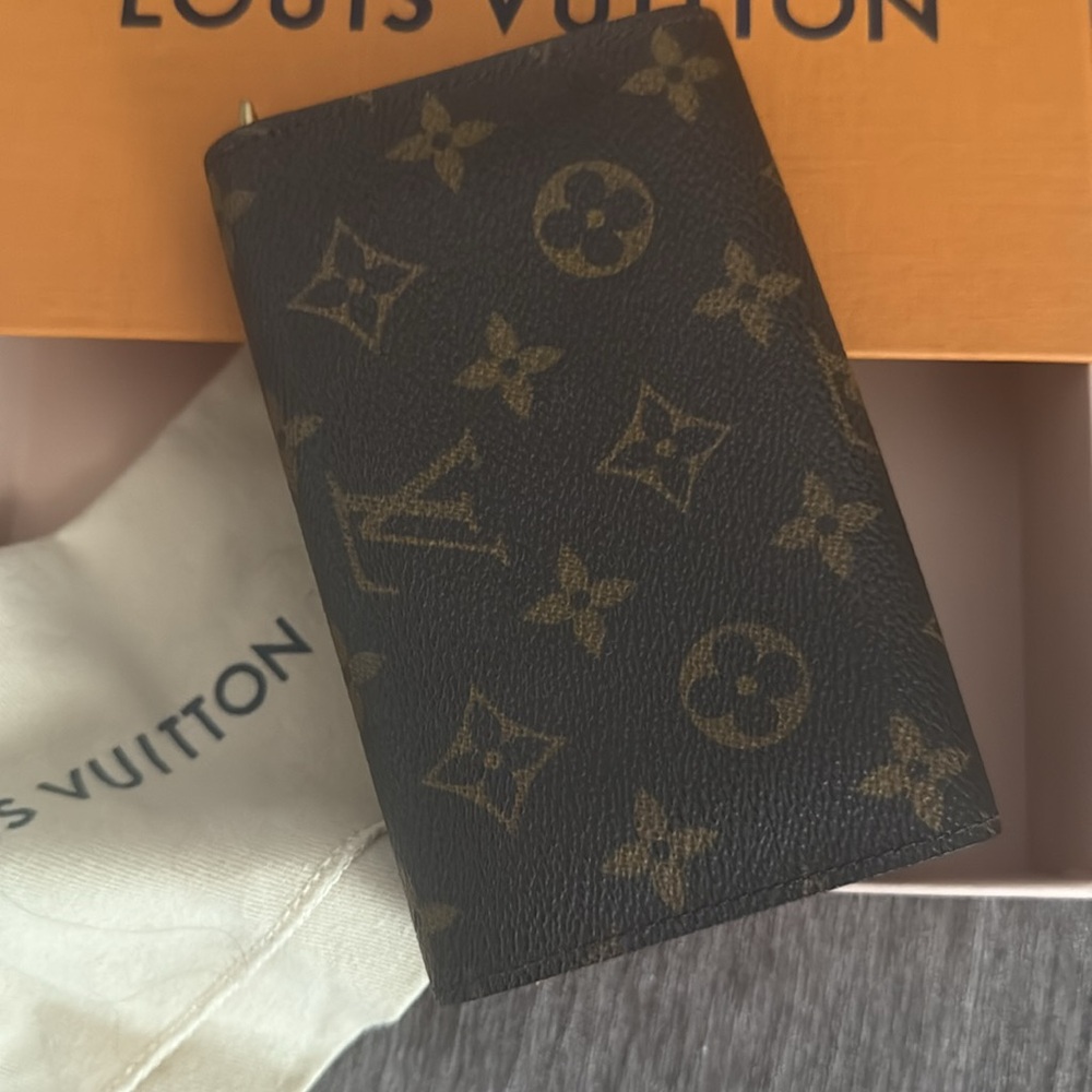 Louis Vuitton Brown Monogram Wallet -Authentic - Picture 3 of 15